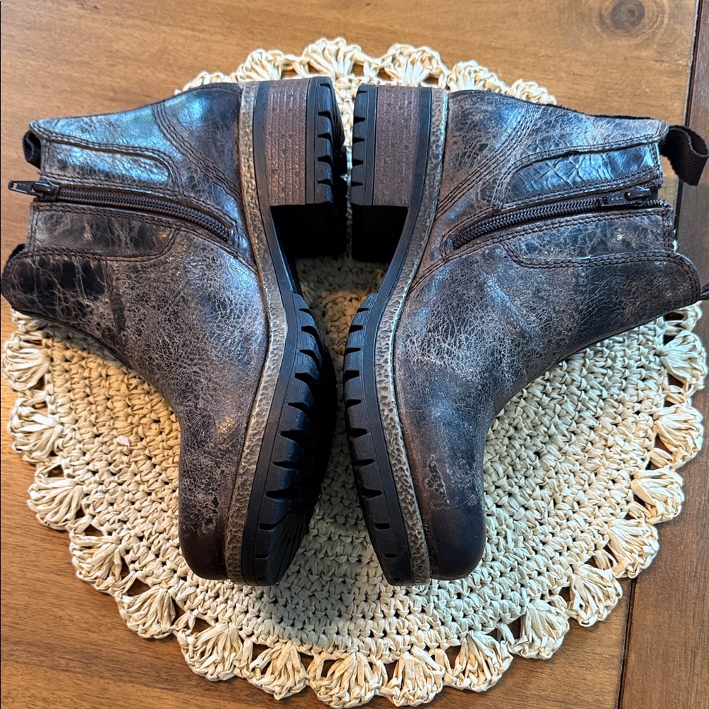 Diba True Genuine Leather Chelsea Brown Distressed Boots - Picture 4 of 11